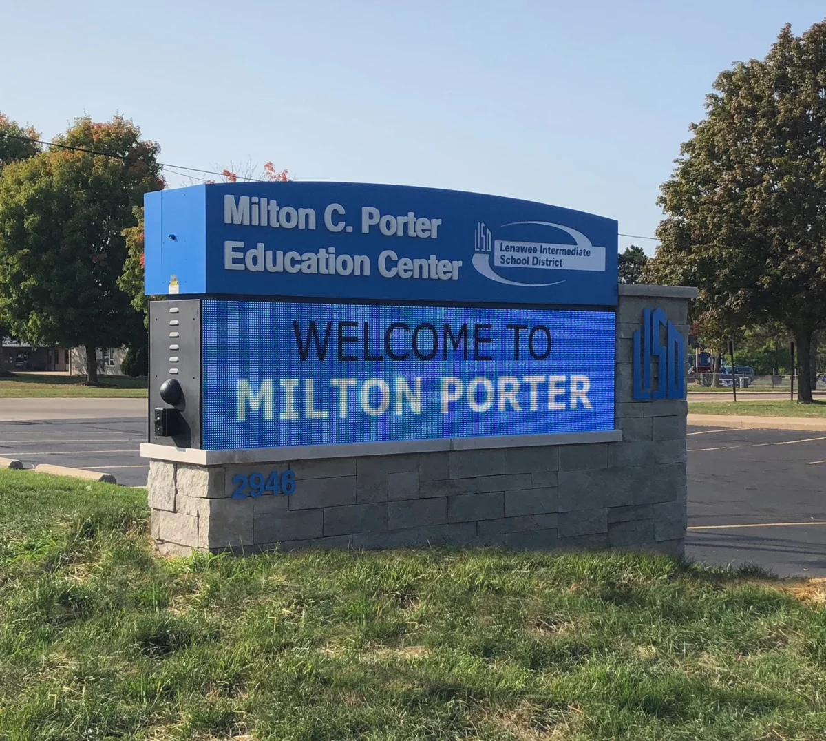 schools digital signs emc message board